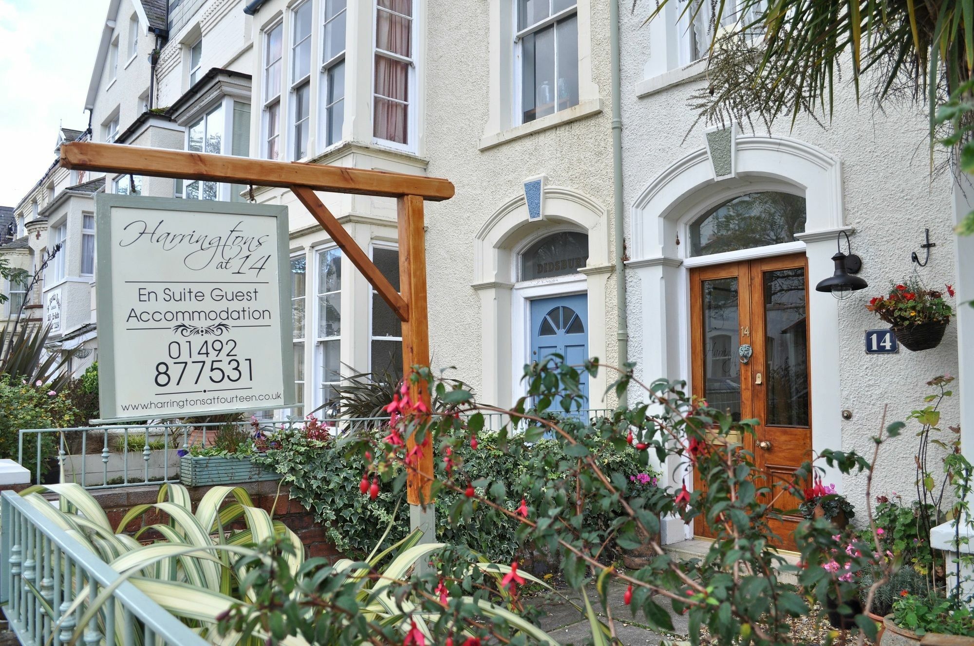 Harringtons At 14 Hotel Llandudno Exterior photo